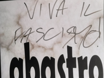 Memoria: scritte inneggianti il fascismo sulle opere d’arte. La condanna del comune