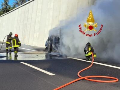 Incendio furgone in autostrada A1