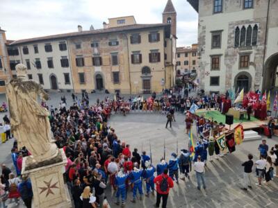 Gioco del Ponte, in piazza dei Cavalieri si è svolta la cerimonia di investitura di Magistrati e Capitani