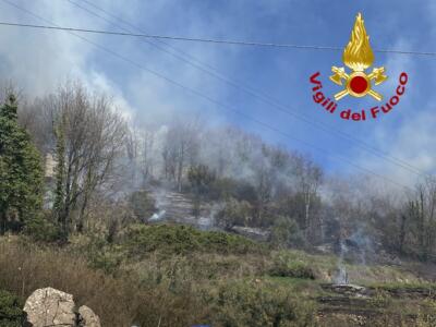 Incendi boschivi: fiamme in Garfagnana, attivato anche elicottero regionale