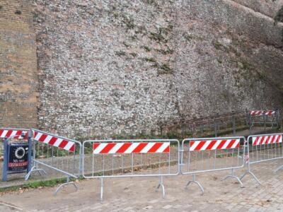 Siena, mattoni caduti dalla Fortezza Medicea, zona messa in sicurezza