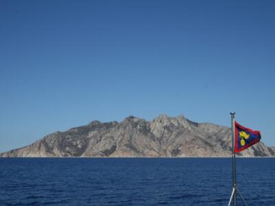 Con la barca attorno all’Isola di Montecristo: sanzionata