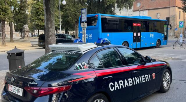 Picchiarono i controllori sul bus per fuggire ai controlli, denunciati due giovani