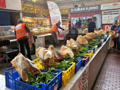 I giovani della Commissione Ambiente e Mobilità sostenibile in visita al Banco 13 del Mercato Centrale