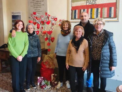 Un albero di Natale contro la violenza sulle donne