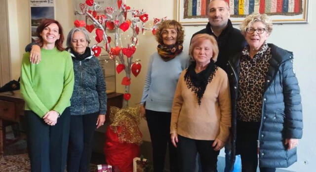 Un albero di Natale contro la violenza sulle donne