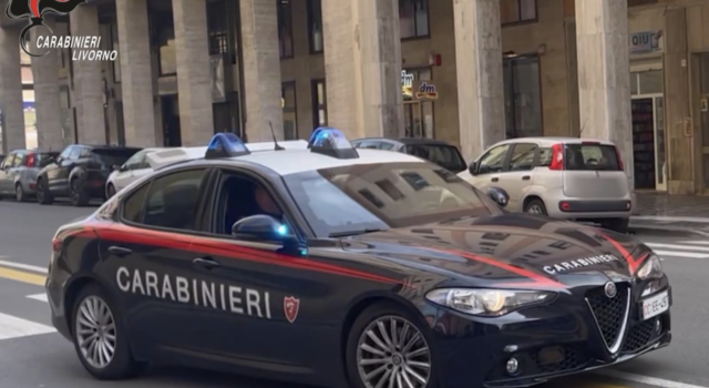 Estorsione e rapina ai danni di giovanissimi, arrestato un 16enne