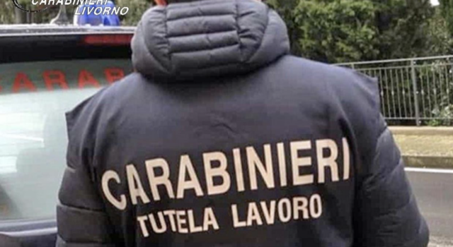 Telecamere per controllare i dipendenti, denunciata titolare bar