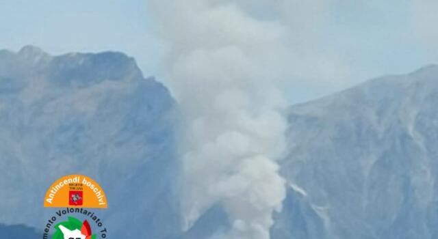 Incendio boschivo sulle Alpi Apuane