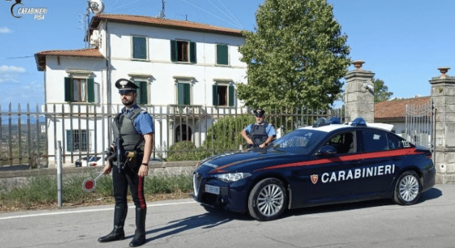 Spray urticante in volto per rapinarla, un arresto a San Miniato