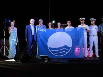Grande festa a Bibbona per la cerimonia per la bandiera blu