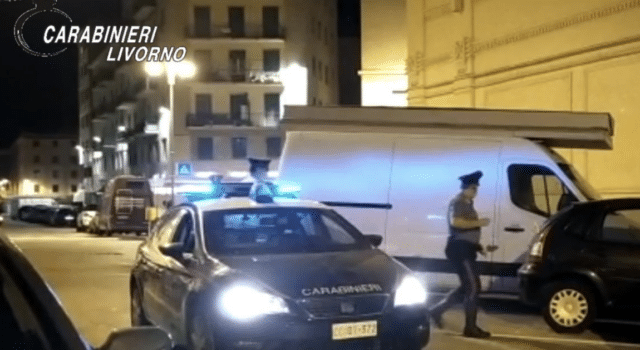 Aggredito e preso a bottigliate, due denunciati