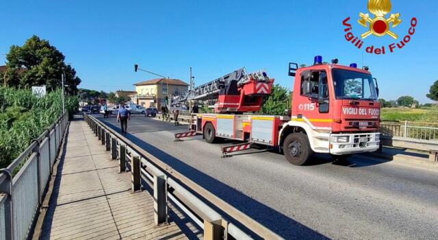 Cade da ponte, grave una donna a San Miniato 