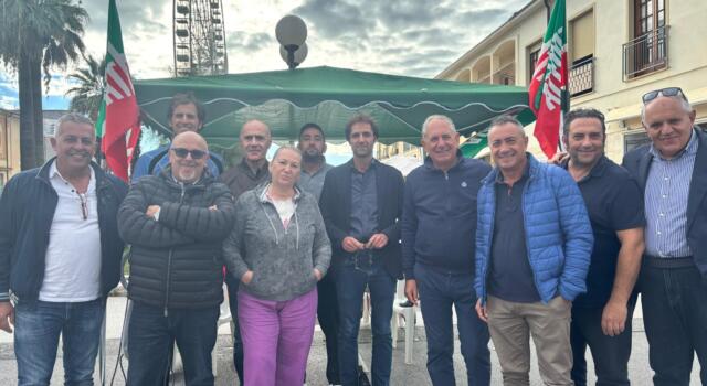 Forza Italia: grande successo per i gazebo a Lucca, Viareggio e Bagni di Lucca