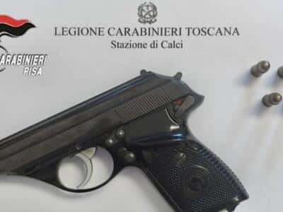 Nella lite per il parcheggio estrae la pistola