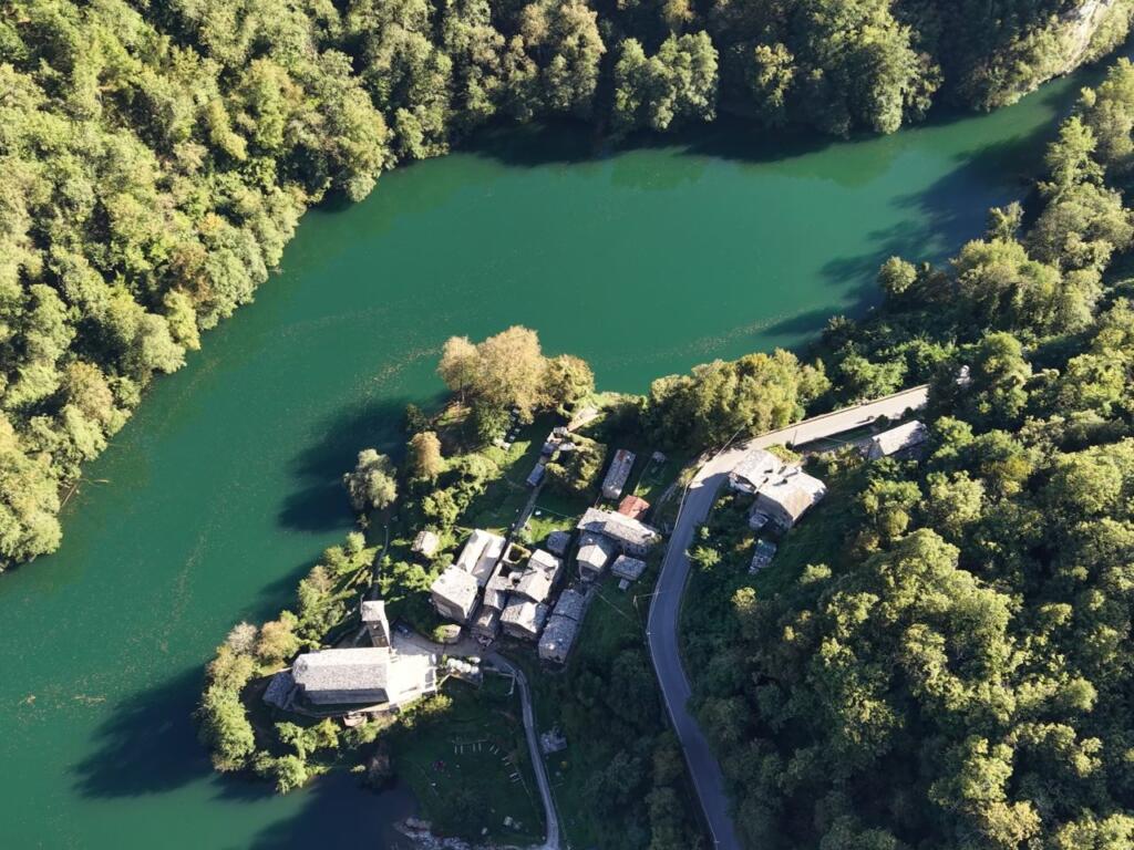 Il lago di Isola santa dall'alto